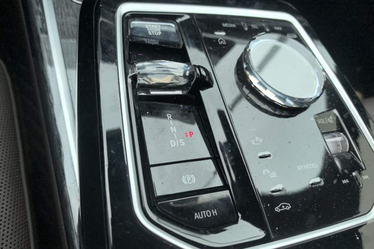 Used BMW 7 Series 2023 740Li Luxury Edition with Premium Package Gear Lever