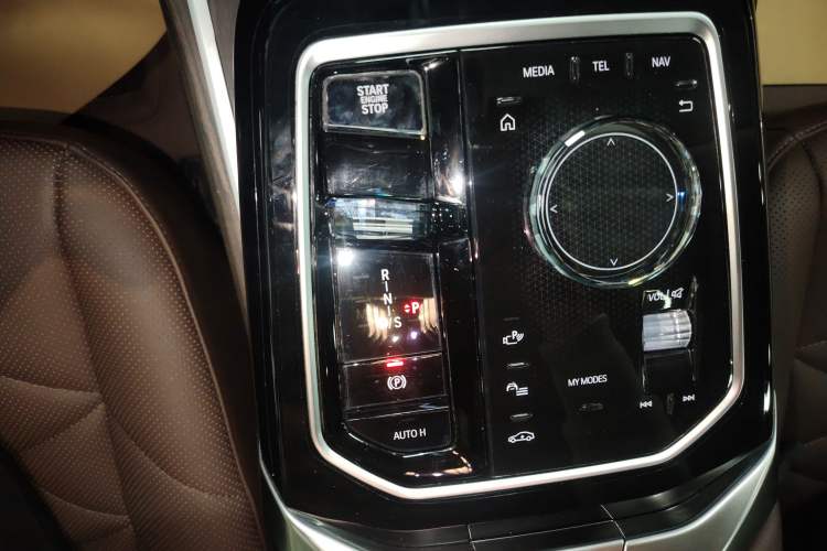 Used BMW 7 Series 2023 735Li M Sport Package Gear Lever