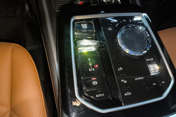 Used BMW 7 Series 2023 735Li Luxury Package Gear Lever