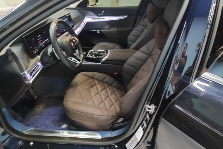Used BMW 7 Series 2023 735Li M Sport Package Left Front Seat