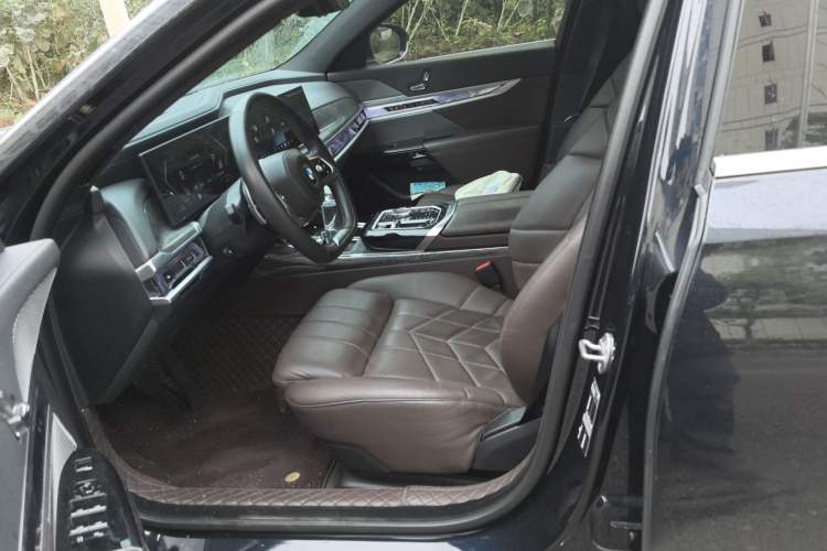 Used BMW 7 Series 2023 740Li Luxury Edition with Premium Package Left Front Seat
