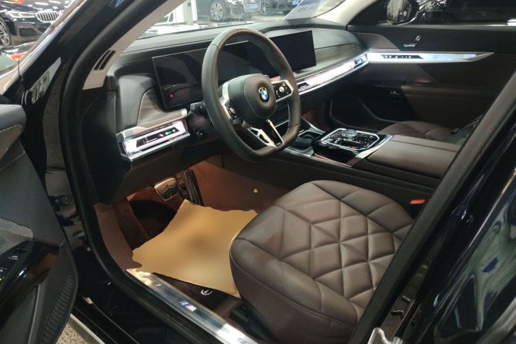Used BMW 7 Series 2023 735Li M Sport Package Left Front Seat