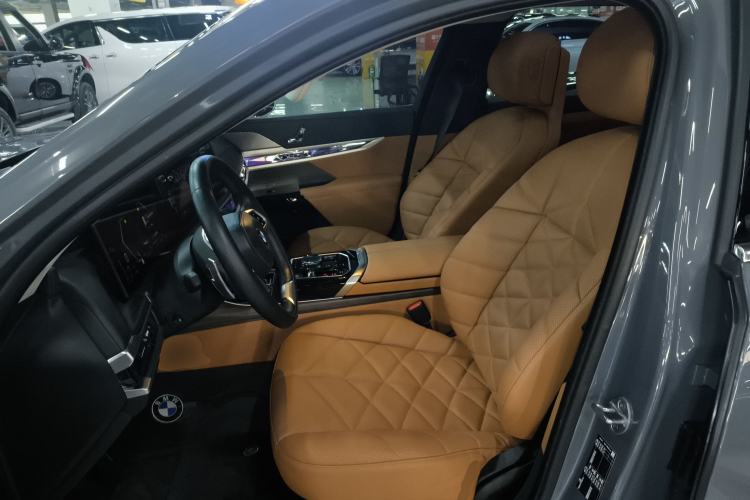 Used BMW 7 Series 2023 735Li Luxury Package Left Front Seat