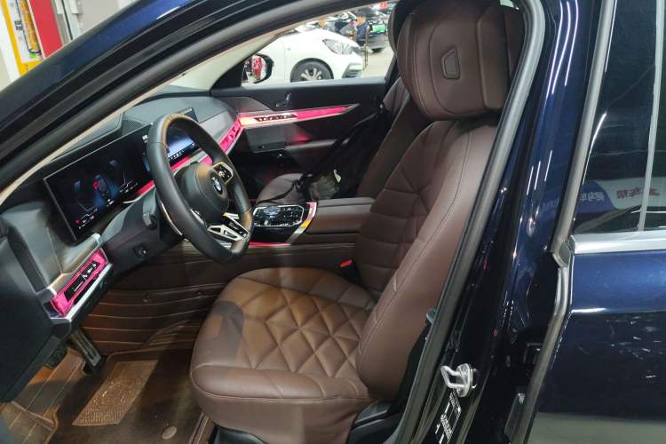 Used BMW 7 Series 2023 735Li M Sport Package Left Front Seat
