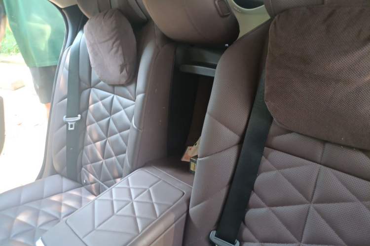 Used BMW 7 Series 2023 735Li M Sport Package Left Rear Seat