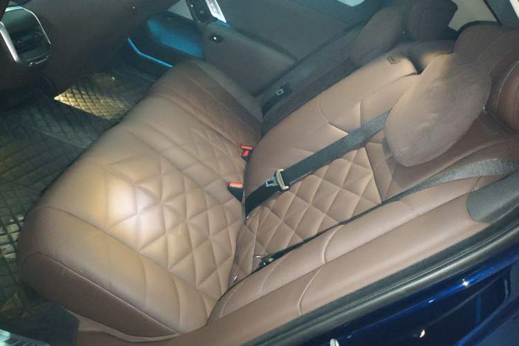 Used BMW 7 Series 2023 735Li M Sport Package Left Rear Seat