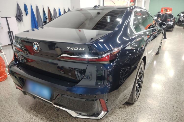 Used BMW 7 Series 2023 735Li M Sport Package Rear Right 45 Deg