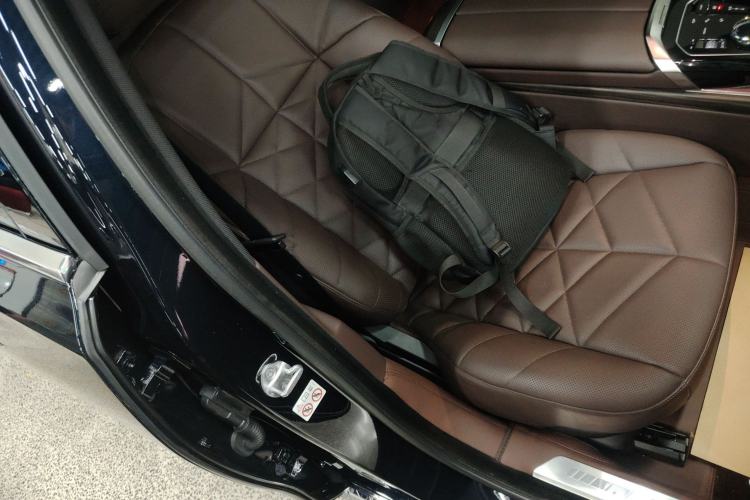 Used BMW 7 Series 2023 735Li M Sport Package Right Front Seat