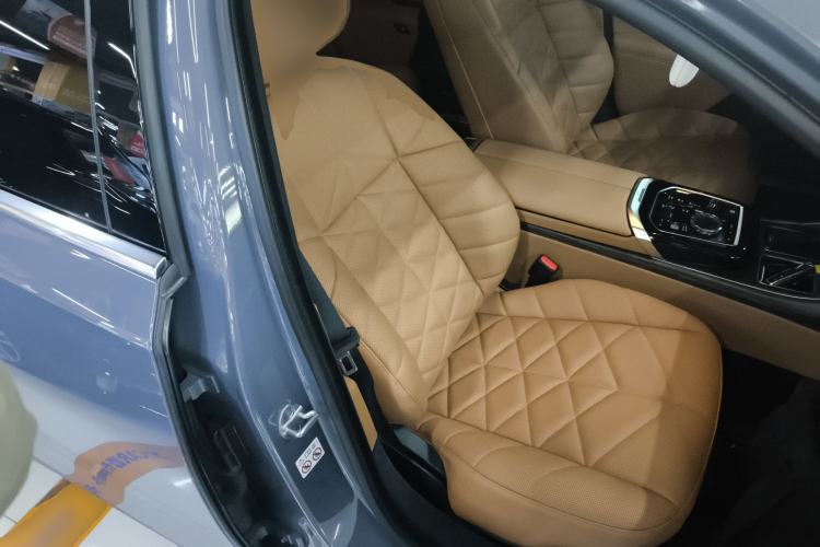 Used BMW 7 Series 2023 735Li Luxury Package Right Front Seat