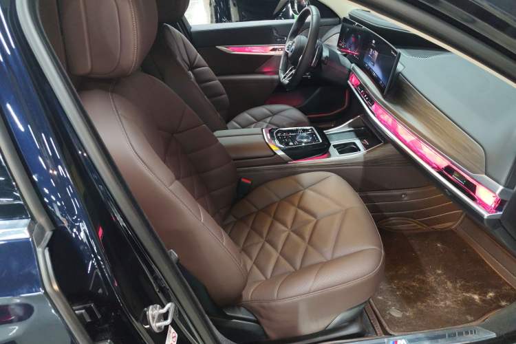 Used BMW 7 Series 2023 735Li M Sport Package Right Front Seat