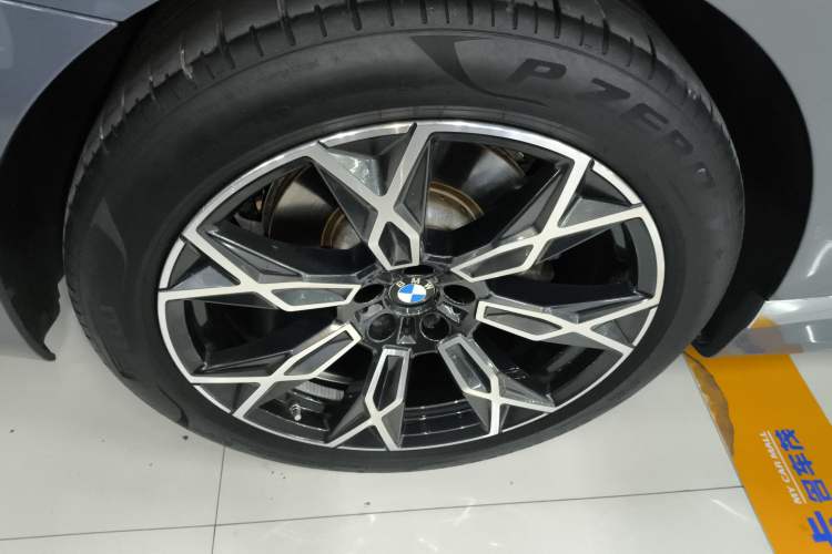 Used BMW 7 Series 2023 735Li Luxury Package Right Rear Wheel Hub