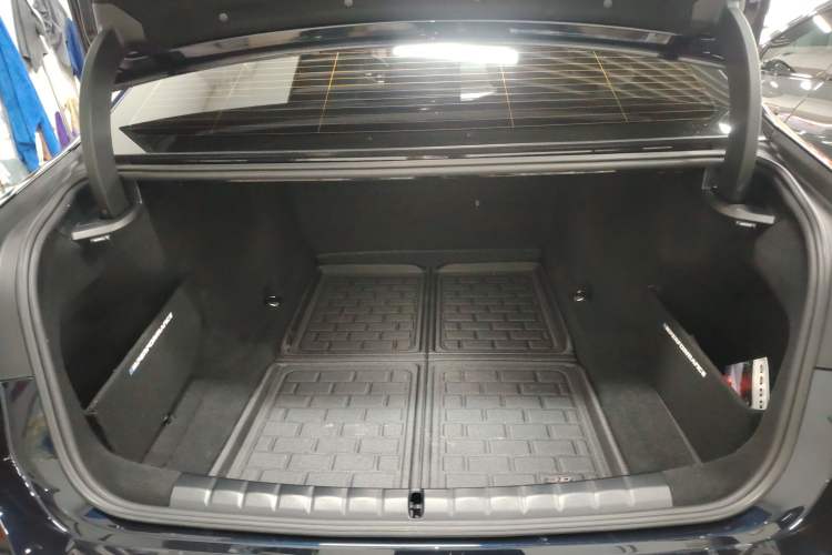 Used BMW 7 Series 2023 735Li M Sport Package Trunk