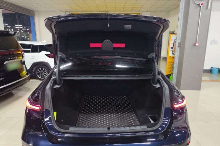 Used BMW 7 Series 2023 735Li M Sport Package Trunk