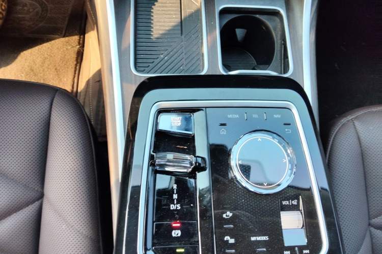 Used BMW 7 Series 2023 735Li M Sport Package Gear Lever