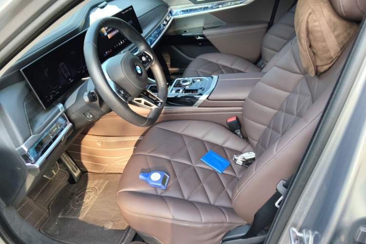 Used BMW 7 Series 2023 735Li M Sport Package Left Front Seat