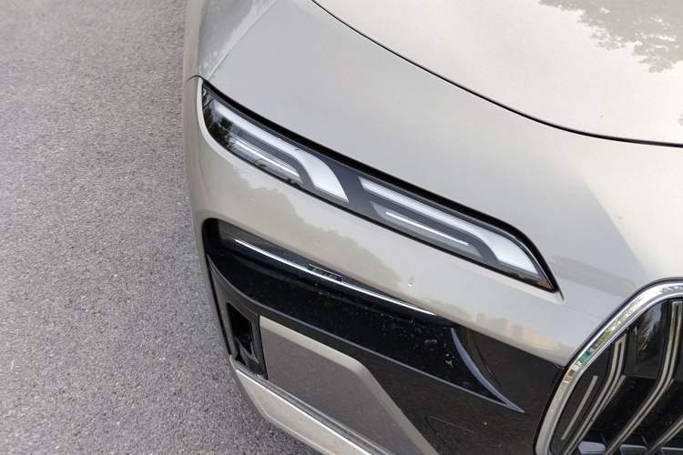Used BMW 7 Series 2023 735Li M Sport Package Right Front Headlight