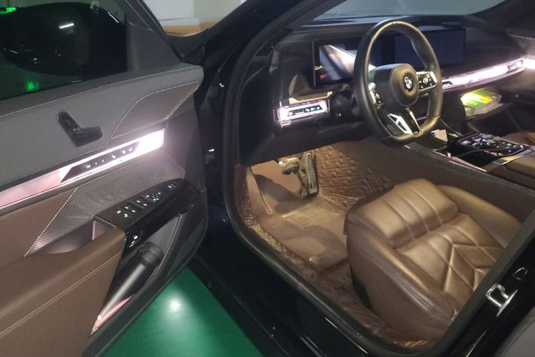 Used BMW 7 Series 2023 740Li Luxury Edition M Sport Package Driver Seat