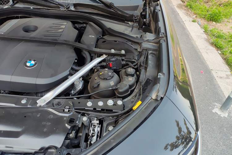 Used BMW 7 Series 2023 735Li Luxury Package Engine Bay Left