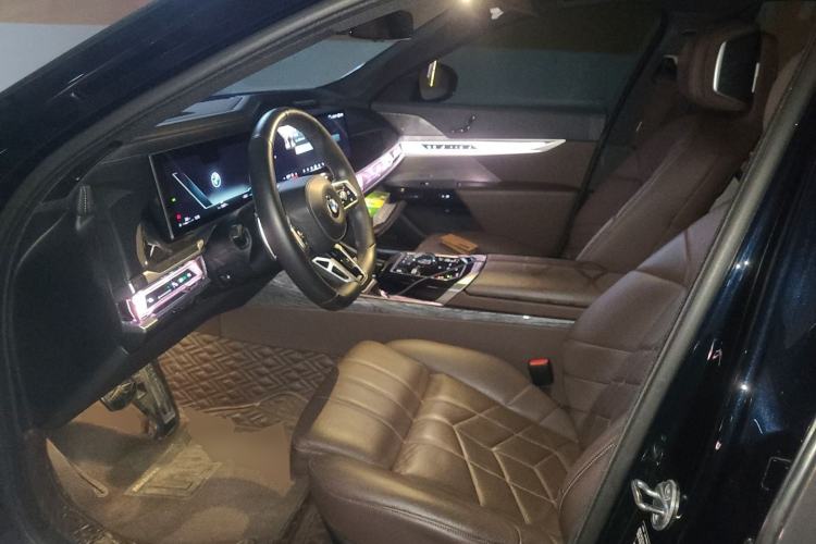 Used BMW 7 Series 2023 740Li Luxury Edition M Sport Package Left Front Seat