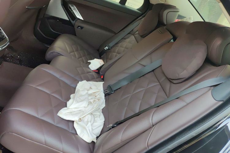 Used BMW 7 Series 2023 735Li Luxury Package Left Rear Seat