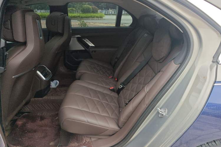 Used BMW 7 Series 2023 735Li M Sport Package Left Rear Seat