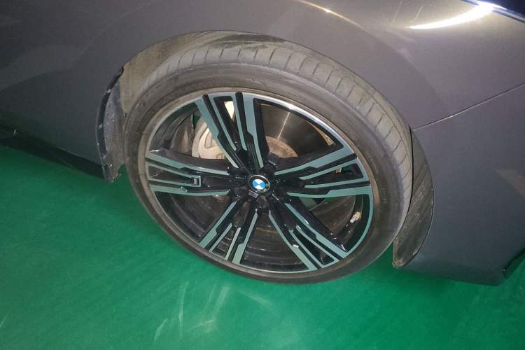 Used BMW 7 Series 2023 740Li Luxury Edition M Sport Package Right Front Wheel Hub