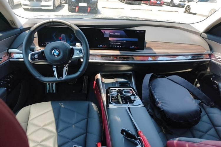 Used BMW 7 Series 2023 735Li M Sport Package Center Console