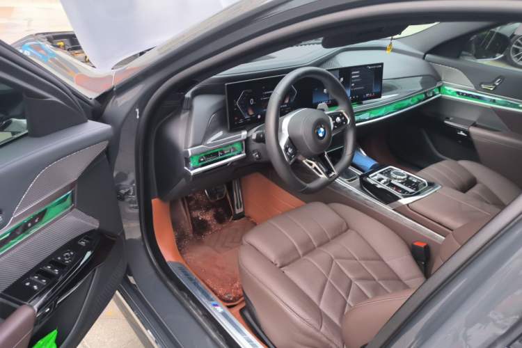Used BMW 7 Series 2023 Restyled 740Li Luxury Edition M Sport Package Driver Seat