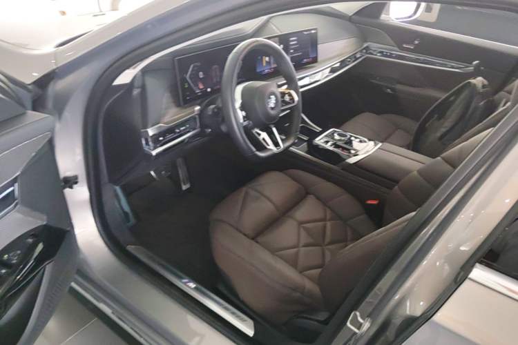Used BMW 7 Series 2023 740Li Leading Model M Sport Package Driver Seat
