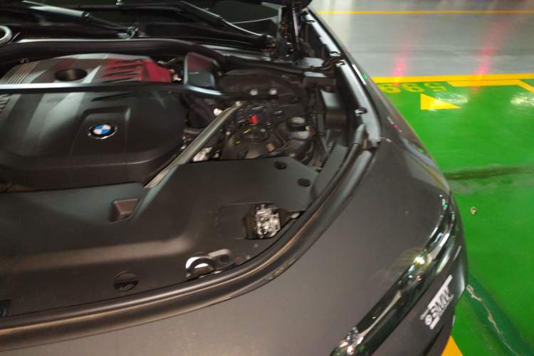Used BMW 7 Series 2023 735Li Luxury Package Engine Bay Left