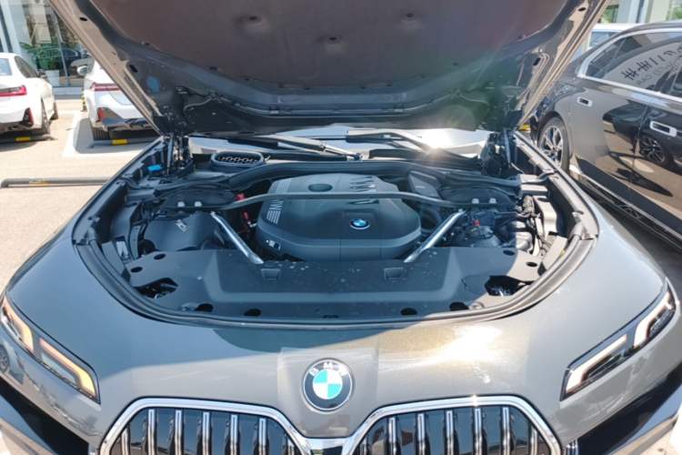 Used BMW 7 Series 2023 735Li M Sport Package Engine Bay