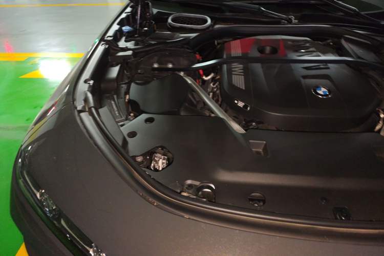 Used BMW 7 Series 2023 735Li Luxury Package Engine Bay Right