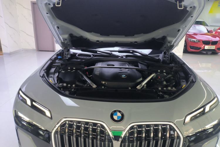 Used BMW 7 Series 2023 735Li M Sport Package Engine Bay