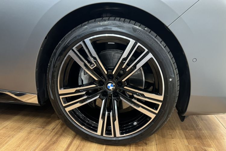 Used BMW 7 Series 2023 740Li Luxury Edition M Sport Package Exterior 8