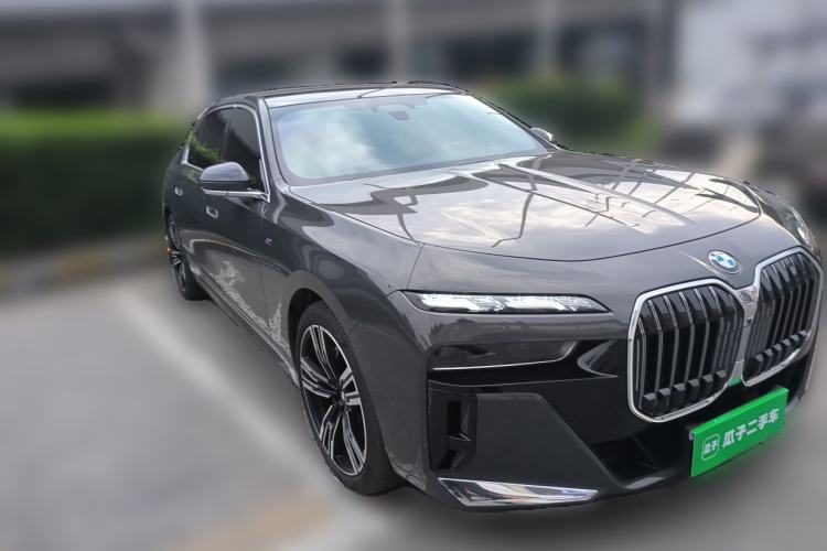 Used BMW 7 Series 2023 Restyled 740Li Luxury Edition M Sport Package Front Right 45 Deg