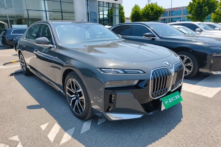Used BMW 7 Series 2023 735Li M Sport Package Front Right 45 Deg