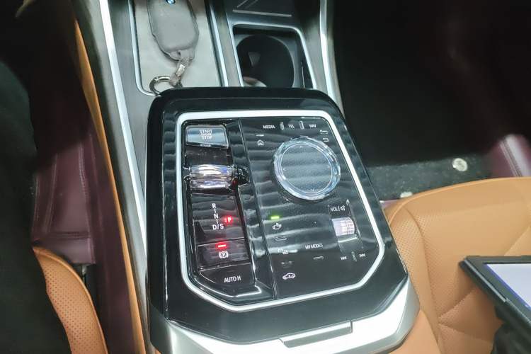 Used BMW 7 Series 2023 735Li M Sport Package Gear Lever