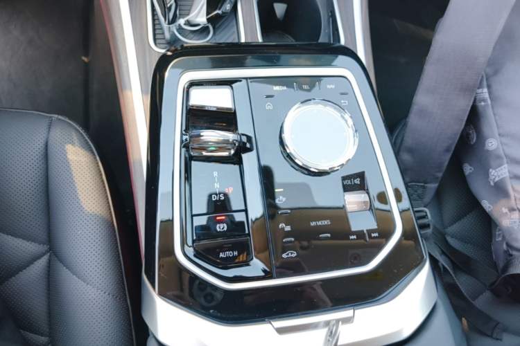 Used BMW 7 Series 2023 735Li M Sport Package Gear Lever