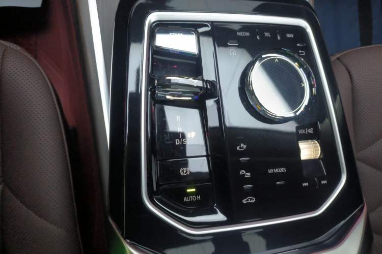 Used BMW 7 Series 2023 735Li M Sport Package Gear Lever