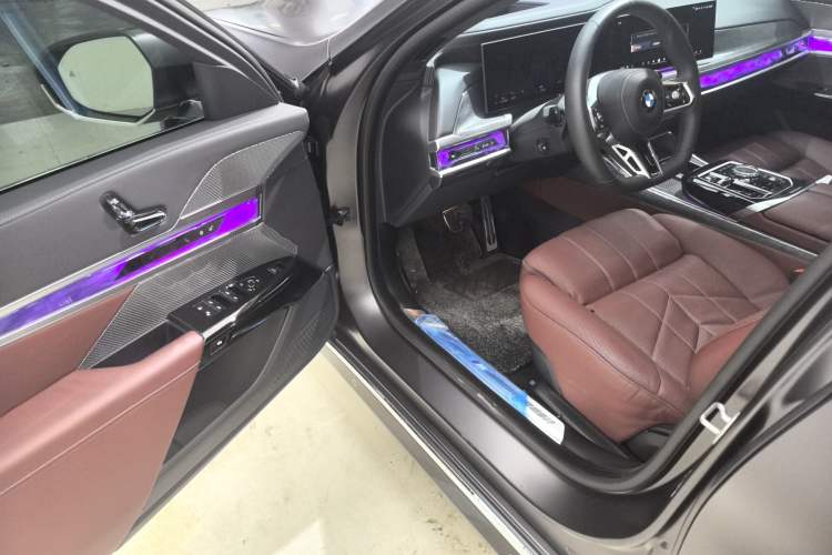 Used BMW 7 Series 2023 740Li Luxury Edition M Sport Package Interior 2