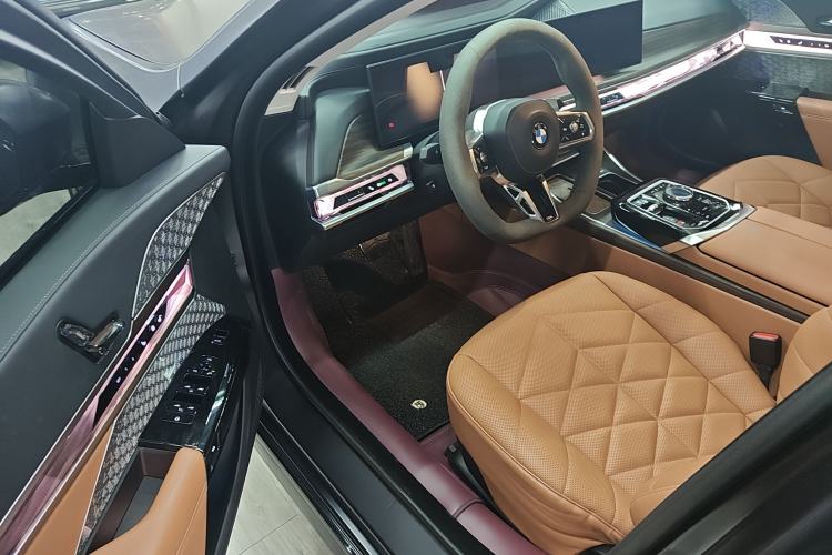Used BMW 7 Series 2023 735Li M Sport Package Interior 2