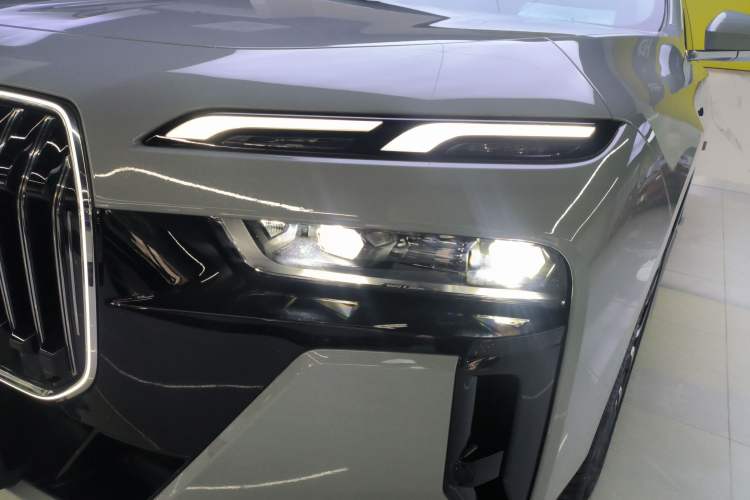Used BMW 7 Series 2023 735Li M Sport Package Left Front Headlight