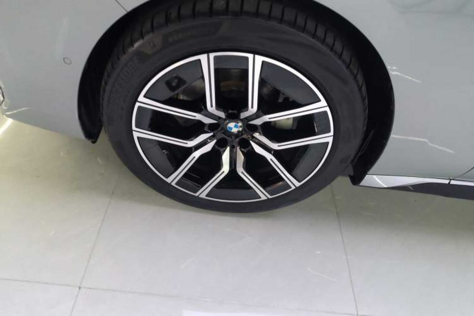 Used BMW 7 Series 2023 735Li M Sport Package Left Front Wheel Hub