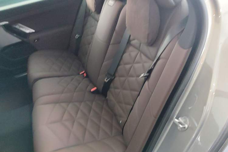 Used BMW 7 Series 2023 740Li Leading Model M Sport Package Left Rear Seat