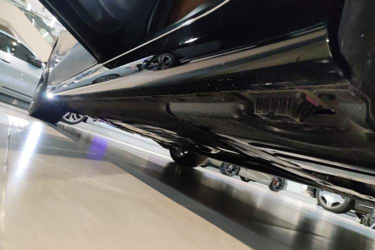 Used BMW 7 Series 2023 740Li Luxury Edition M Sport Package Left Side Sill