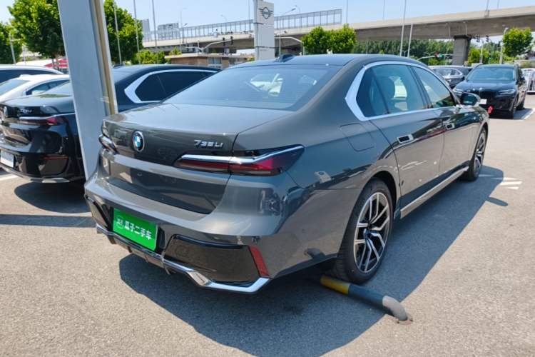 Used BMW 7 Series 2023 735Li M Sport Package Rear Right 45 Deg