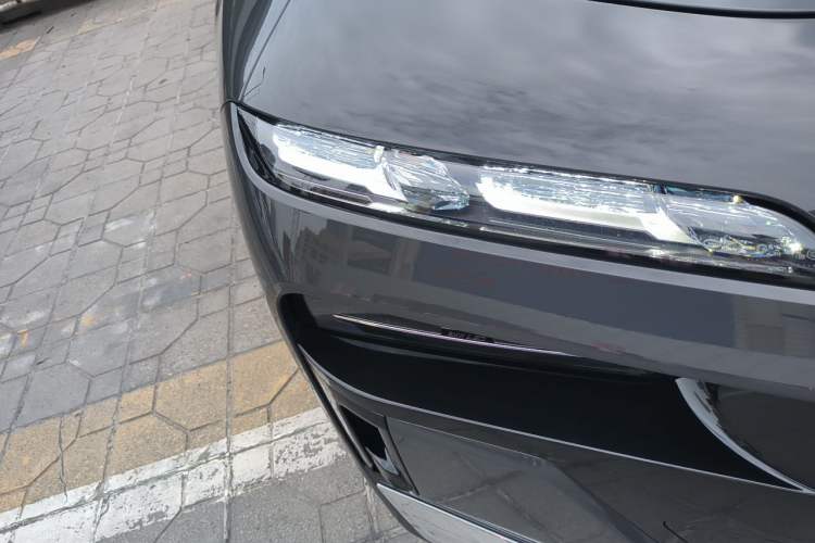 Used BMW 7 Series 2023 Restyled 740Li Luxury Edition M Sport Package Right Front Headlight