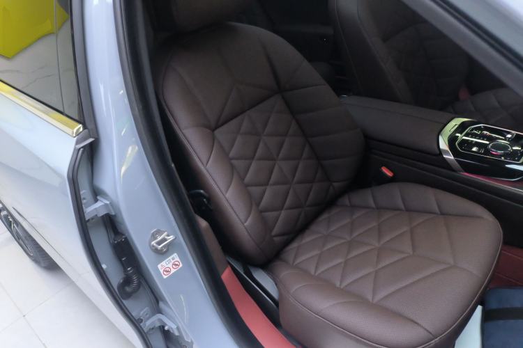 Used BMW 7 Series 2023 735Li M Sport Package Right Front Seat