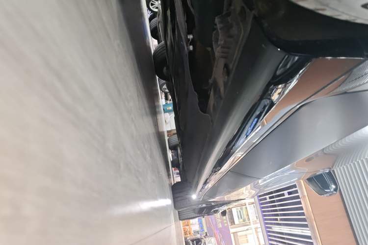 Used BMW 7 Series 2023 735Li M Sport Package Right Side Sill