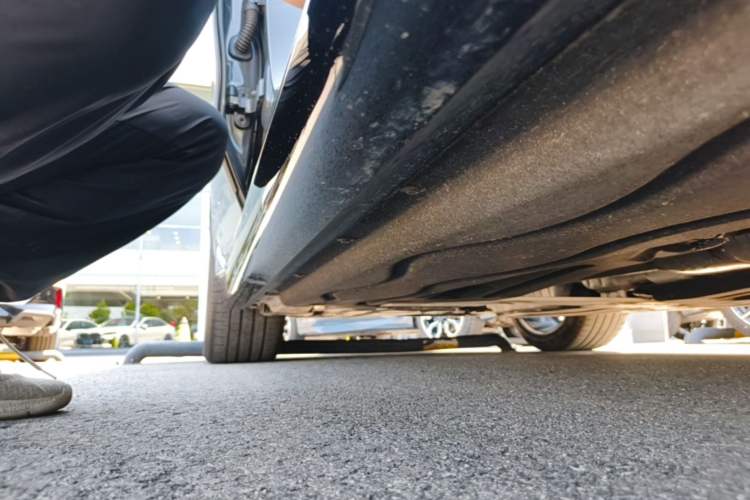 Used BMW 7 Series 2023 735Li M Sport Package Right Side Sill